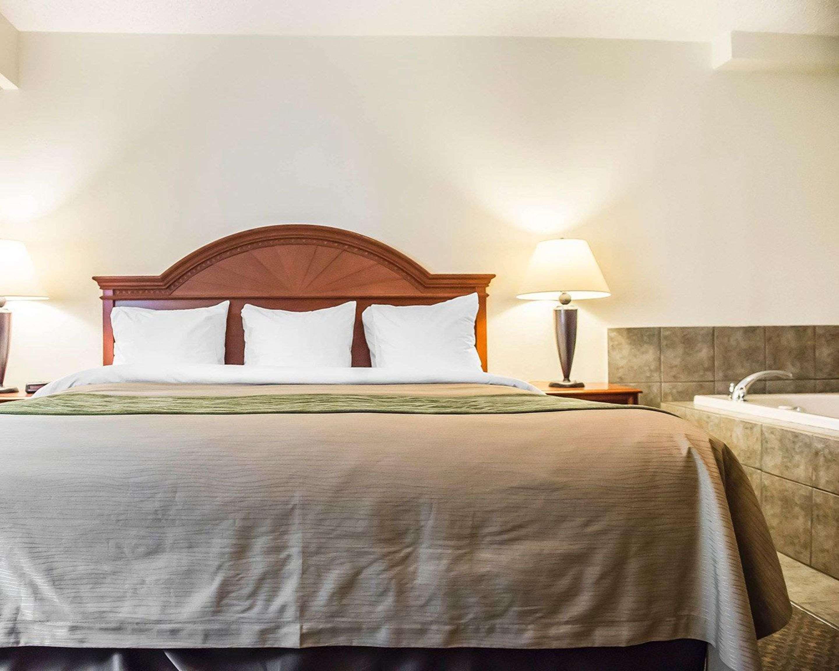 Comfort Inn & Suites Thousand Islands Harbour District Gananoque Eksteriør bilde